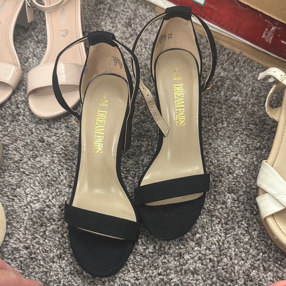 Dream Pairs Black Stiletto Heels with Minimalist Design